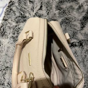 Aldo hand bag good to have everything inside the the bag very use full